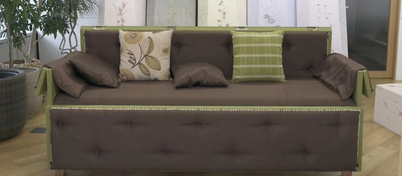 SOCAN: Ο καναπές που μετατρέπεται σε... φέρετρο για τον απόλυτα γαλήνιο ύπνο (βίντεο)